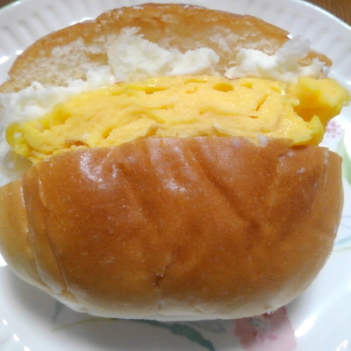 甘~い卵焼きとミルククリームのロールパン